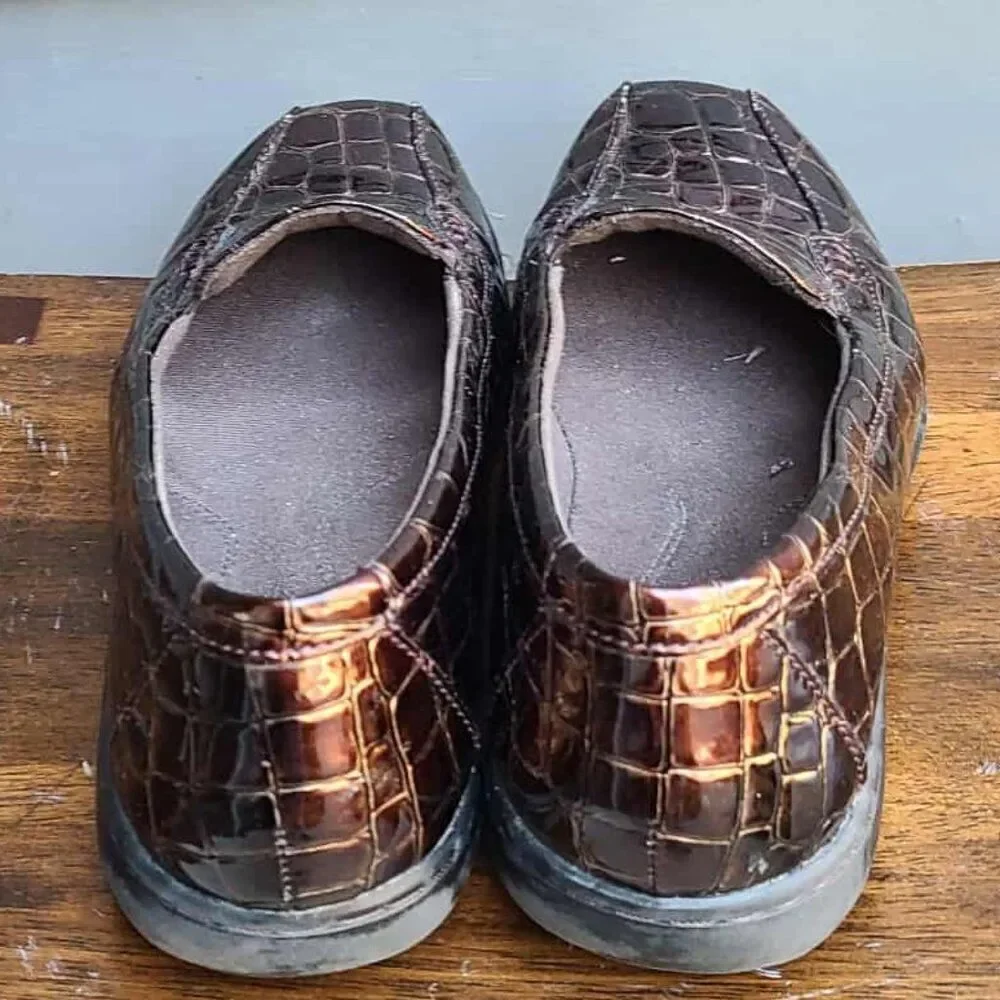 Clarks Bendables Brown Faux Croc Embossed Slip On Loafers size 7 1/2